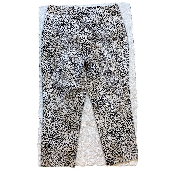 Chico's White Leopard Animal Print Pull On Crop Pants Ladies Size 10/Chico 1.5 - Picture 2 of 10